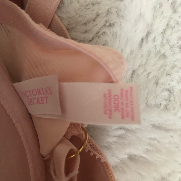 Victoria secret size 36DD slightly used - Picture 3 of 3